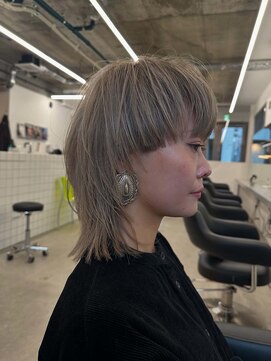 マッシュウルフレイヤーカットブリーチ札幌大通駅バスセンター駅