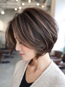 トリッカ 代官山(tricca) 大人ショートボブ/白髪ぼかし/ハイライト/艶カラー/小顔カット