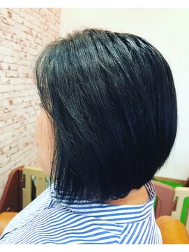 レストタイムマムヘアー(Rest Time Mom hair) インナーカラーブルージュ　前下がりボブ