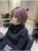 ウルフカット　ピンクベージュ　外ハネ