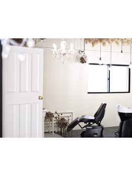 【瓦町駅】 フルフラットシャンプー台で受ける極上ヘッドスパは至福のひと時。自分だけのご褒美Timeを。