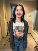 Kotaro 顔周りに強めの癖毛パーマとオリーブベージュ