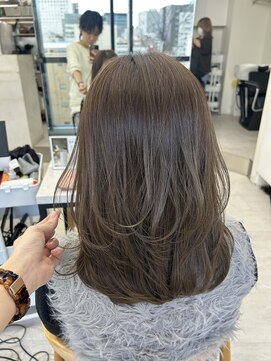 ビューナゴヤ 名駅(VIEW NAGOYA) ミディアムレイヤー/レイヤーカット/グレージュ/ブリーチ無し