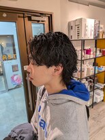 コワファーストナガサキシャンプーボーイ(COIFF1RST NAGASAKI SHAMPOO BOY) センターパートウルフ×サーフカール