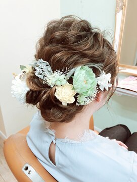 ミー(Mee) お花が際立つ☆波ウェーブアップスタイル☆