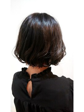 オッジ ヘアー ジャッロ(Oggi Hair giallo) ミニボブショート