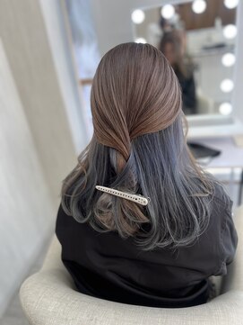 シャルム バイ アローズ 久留米店(CHARM BY AROSE) 透け感コバルトブルーインナーカラー×ミルクティーベージュ