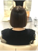 透明感ナチュラルブラウンの毛先軽めボブ