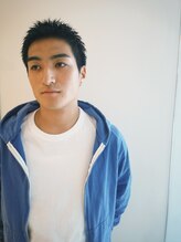 スパイキーなショートヘア