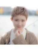 ベリーショート×ハイトーンで女性の溢れる可愛らしさ