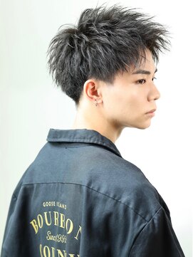 リップス レイ ギンザ(LIPPS Ray GINZA) ツーブロック刈り上げ30代男性横顔が決まるツイストショート