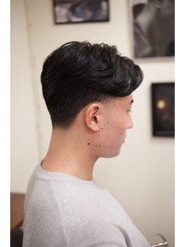 ザチョップショップ キチジョウジ(THE CHOP SHOP KICHIJOJI) テーパーフェード　ナチュラルセンターパート