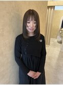 オリーブベージュ×ステップカットで伸ばし中も飽きないヘアに