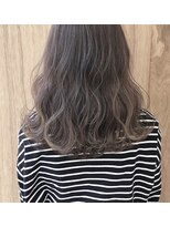 ツイギー 伊賀上ビル店(TWiGGY)&nbsp;ラフなミディアム。透明感グレージュで大人っぽく。