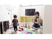 お子様を預けられなくて、なかなか美容室に行けない方に