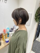 ソラ(sola)&nbsp;耳にかけても可愛い前下がりショートボブ