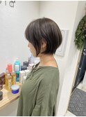 耳にかけても可愛い前下がりショートボブ