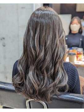 ローハ アゲオ(Lowha -ageo-) 上質ウェーブのロングスタイル
