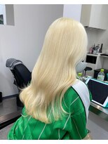 アオ(ao.)&nbsp;抜きっぱなしブリーチのブロンドヘアー