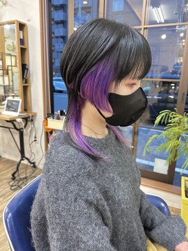 ラウラ(LAURA) ウルフレイヤーカットインナーカラームラサキブルー顔まわり