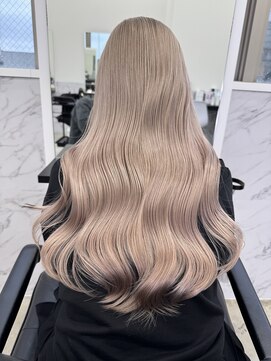 エゴル ナゴヤサカエ(ENGOL NAGOYA SAKAE) ホワイトミルクティー/ミルクティーベージュ/ハイトーンカラー。