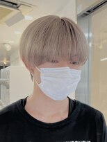 バイフィフス 原宿/表参道(by fifth)&nbsp;センターパート韓国風メンズミルクティーベージュダブルカラー