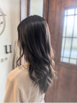 イル(iru) ダークトーンでも透明感たっぷり◇オリーブグレージュ