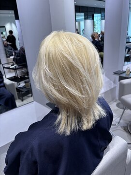 ステア ケース(stair case) 抜きっぱなしブロンド×ウルフレイヤー