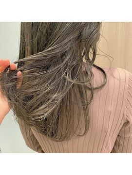 ユーフォリア 青山(Euphoria) ブリーチ無しで創る抜け感べージュカラー