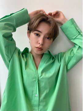 ヌイ 横浜(nui) センターパートショート_ホワイトアッシュショートパーマ