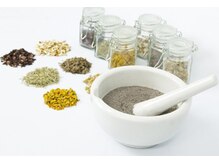 カラーで髪を痛めたくない方、明るくしなくても良い方におすすめ☆香草カラー(酸性タイプ)で【白髪染め】