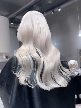 モニカ(MONIQA) ホワイト