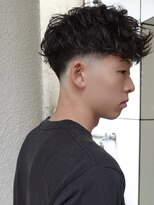 ノラ シブヤ(NORA)&nbsp;外国人ローフェードテーパーフェードフリンジカットスペイン短髪
