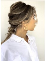 トルネード(TORNADO)&nbsp;外国人風ヘアアレンジハイライトバレイヤージュ