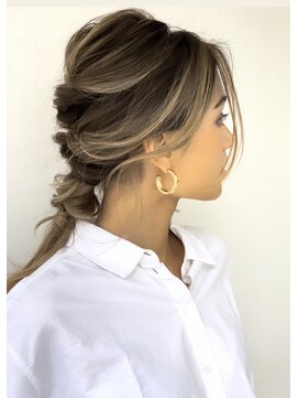 トルネード(TORNADO) 外国人風ヘアアレンジハイライトバレイヤージュ