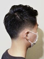 グレイスフル バーバープラチナム 六本木店(Graceful Barber platinum)&nbsp;黒髪かき上げワイルドアップバングフェード