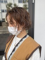 トナリ(tonari) 大人かわいい美髪くるくるbob