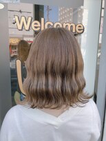 ラビス クローバー(Lovis clover)&nbsp;ブラウンベージュ　セクションカラー　外はねボブ