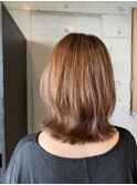 肩レングスのナチュラル外ハネくびれあり