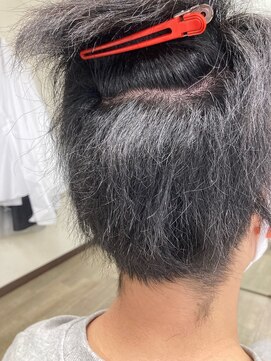 パーマ屋カラフル 細毛でねじれが強い毛質を扱いやすく