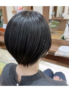 シャイタクター(SHY-takter) 丸みショートボブ