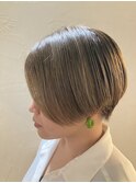 グレージュ艶髪ショート