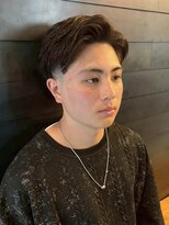 ディスイズバーバーフォース(THIS IS BARBER 4th)&nbsp;刈り上げセンターパート 短髪 20代 メンズパーマ ビジネスヘア