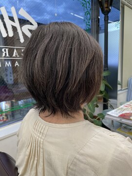 くせ毛もまとまるショートスタイル