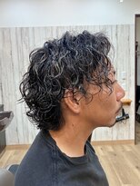 コウ(KOH) 「ハイライト×クリームパーマで作る大人のサーフカール」