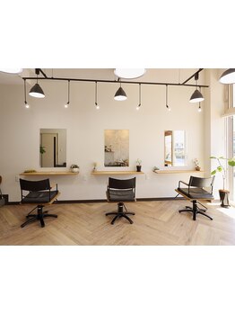 大人女性の敏感な頭皮や髪に嬉しいオーガニックカラーで、優しく綺麗にカラーリング♪