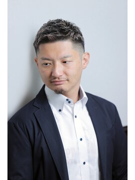 ラヴィ ニュー スタンダードバーバー 浜松町(LAVIE NEW STANDARD BARBER) フェードカット