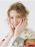 センターパートアップバングのふわルーズアップスタイル