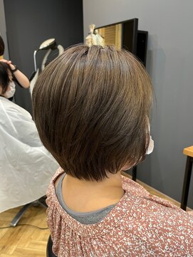 アルター(aL ter) オリーブベージュ×ショートボブ