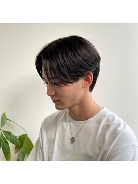 イーラ(era) 軽めセンターパート毛流れナチュラル